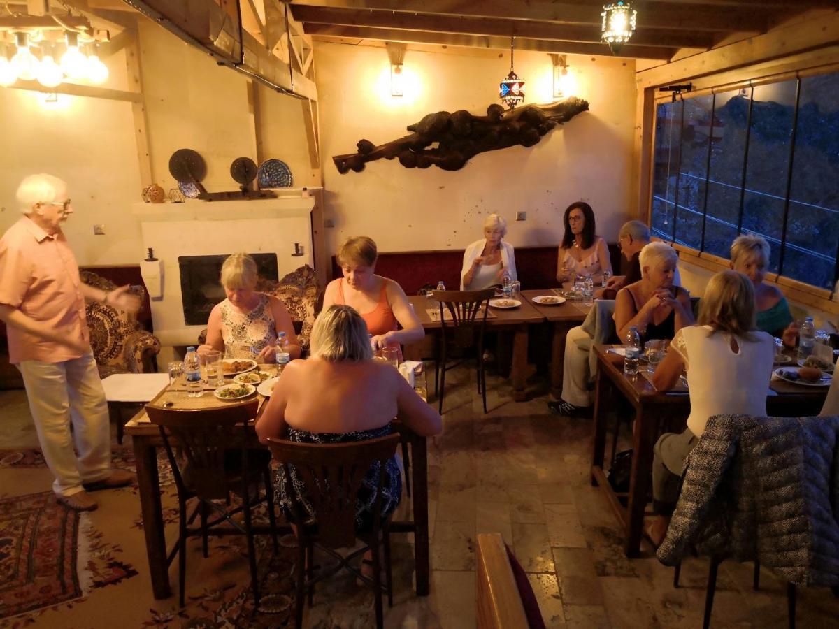 Larissa Cave Hotel 2*